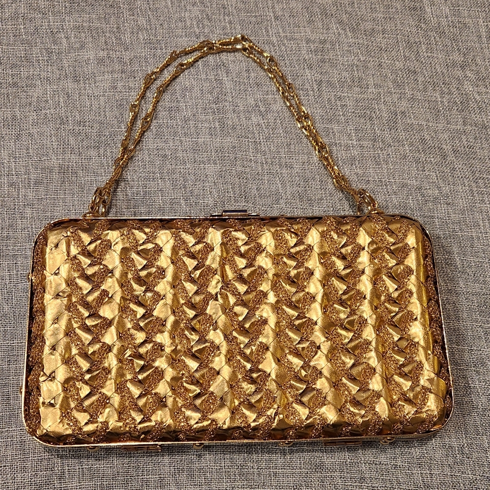 La Regale gold clutch